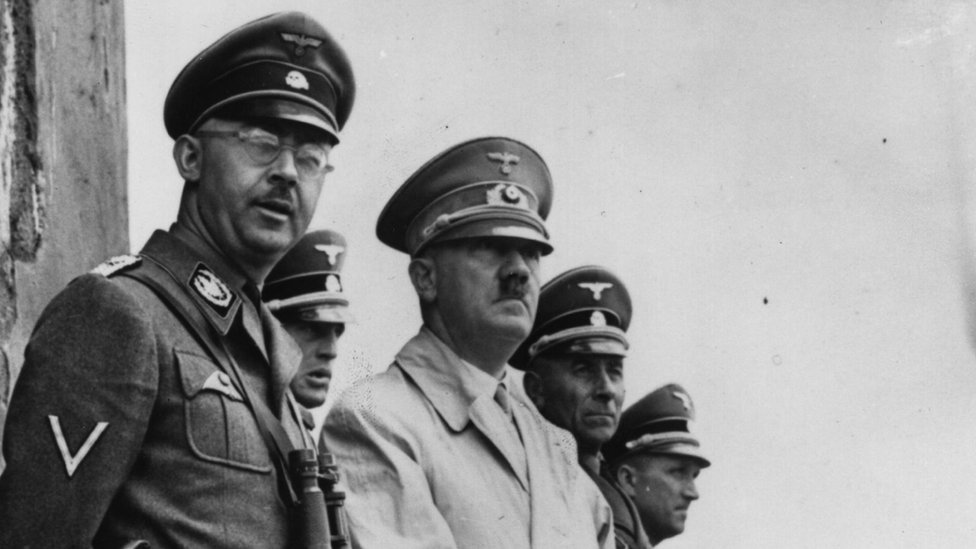 Heinrich Himmler y Adolf Hitler.