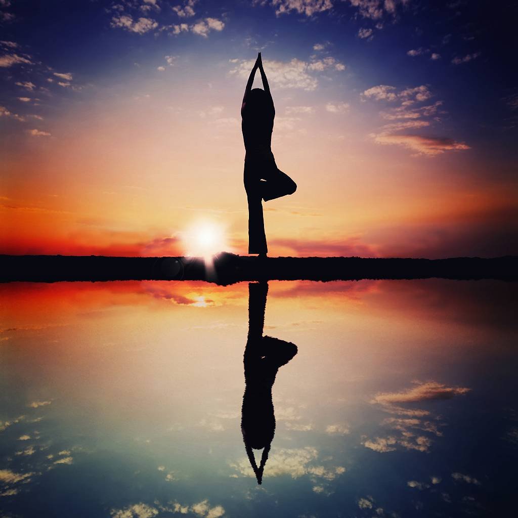 No necesitas clases de yoga: lo puedes hacer en la cocina, mientras esperas que hierve el arroz.