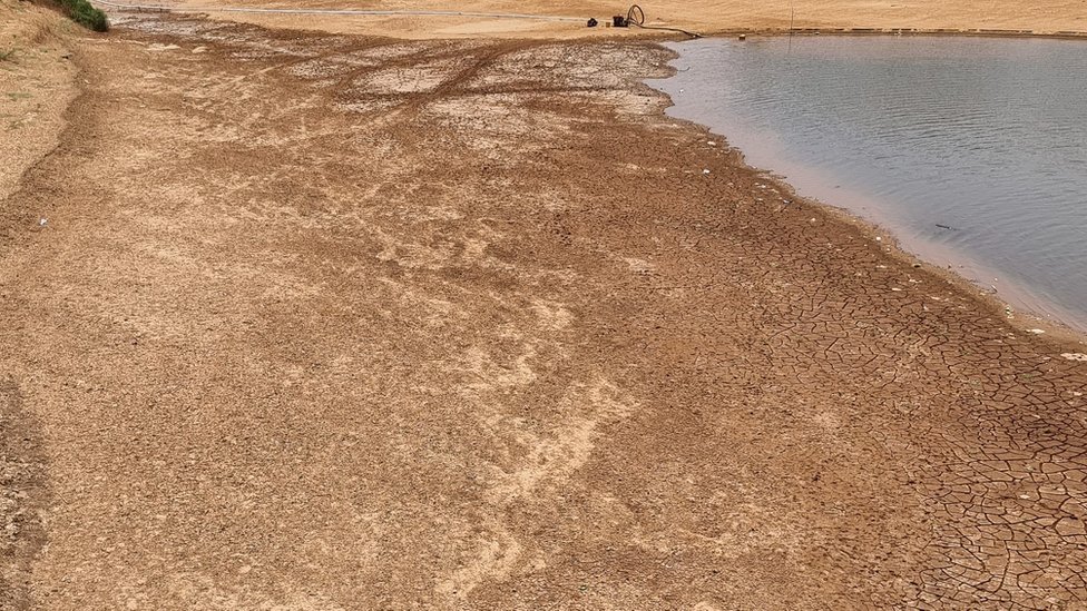 Orilla del río Juba, sin agua.