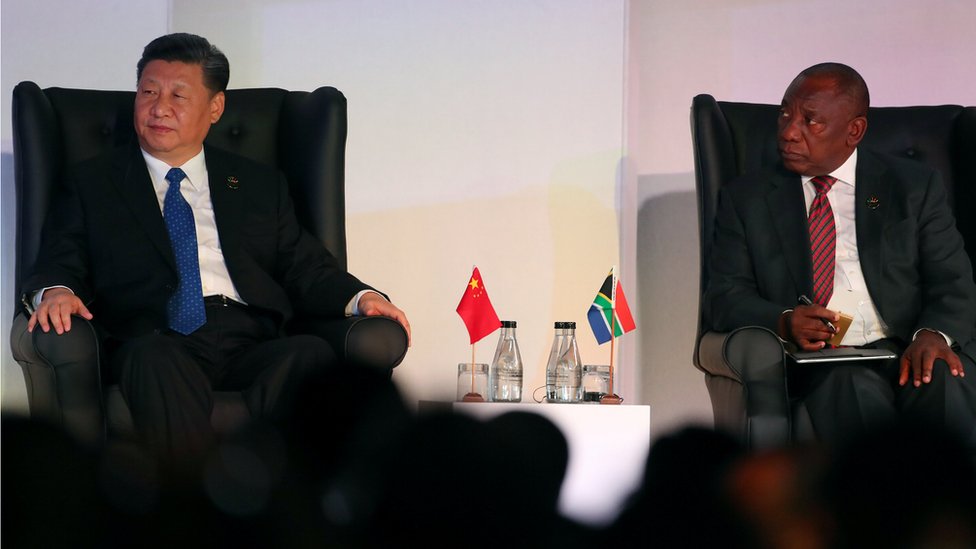 習近平在南非訪問期間，與南非總統拉馬福薩舉行會談。