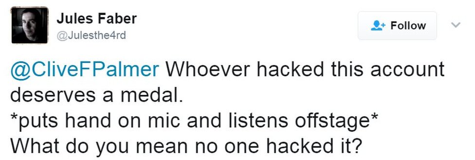 В твите говорится: «Тот, кто взломал этот аккаунт, заслуживает медали.* кладет руку на микрофон и слушает за кулисами * Что ты имеешь в виду, никто не взломал его? "
