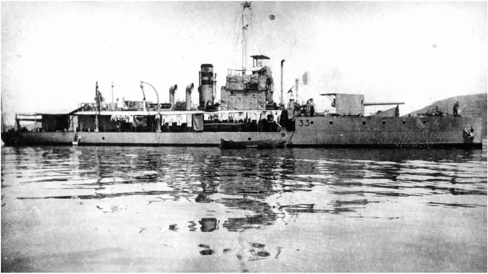 HMS M.33 на Дарданеллах