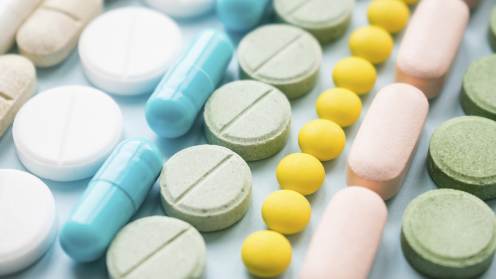Opioids: Why 'dangerous' drugs are still being used to treat pain - BBC News