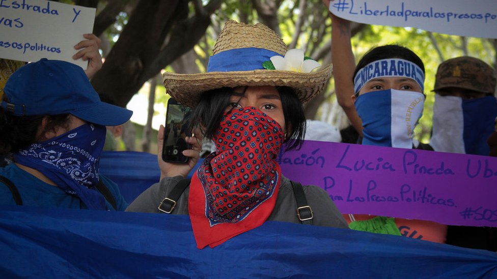 Estudiante nicaragüense en una protesta.