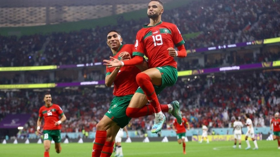 يوسف النصيري يحتفل بتسجيله الهدف الأول مع أشرف حكيمي في مرمى البرتغال كأس العالم 2022 قطر
