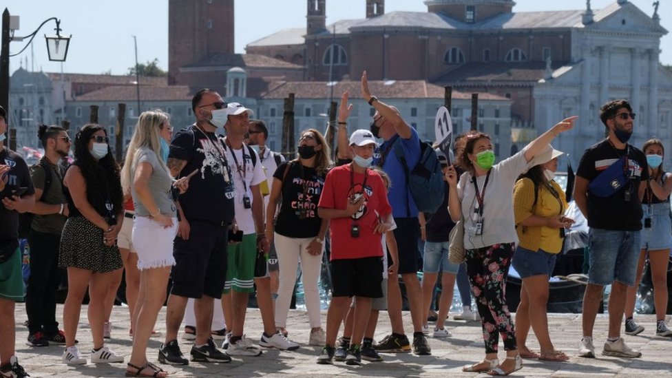 Turistas en la plaza de San Marcos en Venecia.
