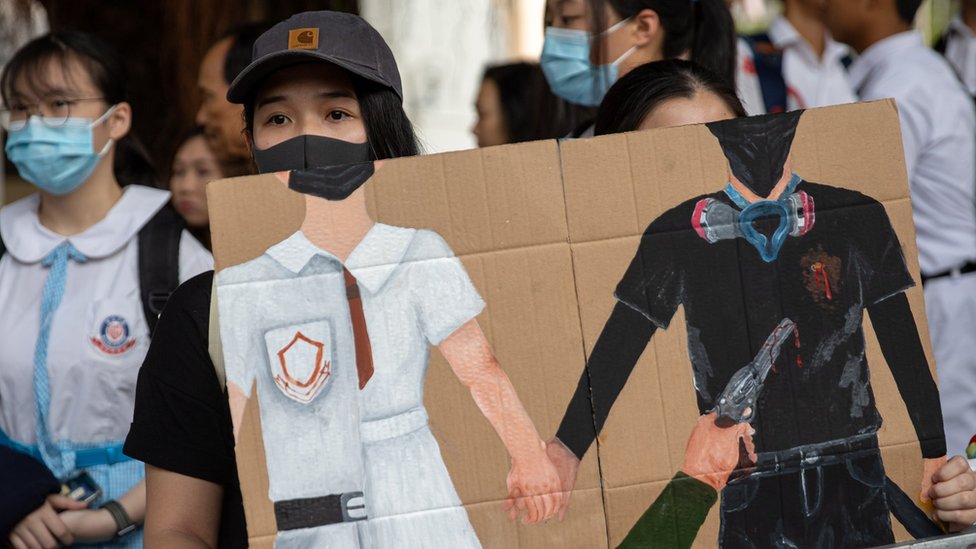 Студенты Мемориального колледжа Хо Чуен Ю Цуэн Ван публично выражают солидарность с застреленным протестующим