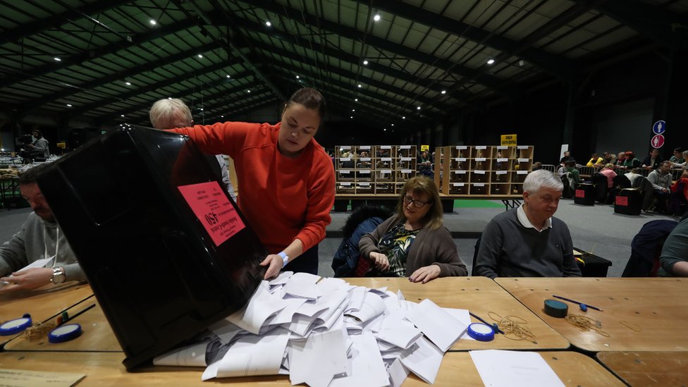 Подсчет голосов начинается на всеобщих выборах в Ирландии