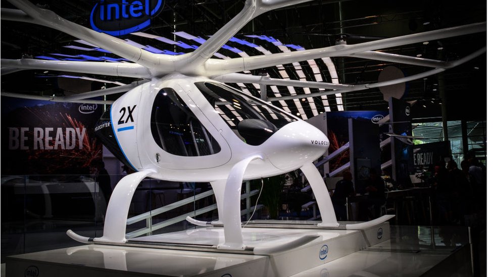 El mercado de aeronaves eléctricas actualmente consiste en aviones pequeños; generalmente para dos para dos personas. avion