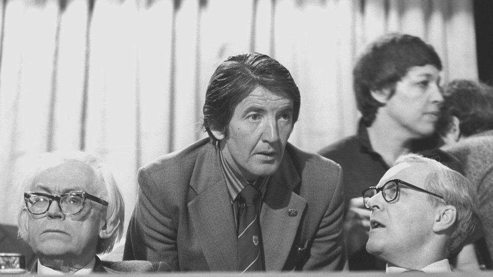 Деннис Скиннер с Майклом Футом и Тони Бенном в Блэкпуле в 1980 году