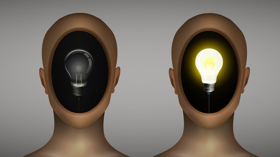 La "zona caliente" funciona como un interruptor que enciende o apaga los sueños. Dos cabezas, una con un bombillo encendido y la otra con un bombillo apagado