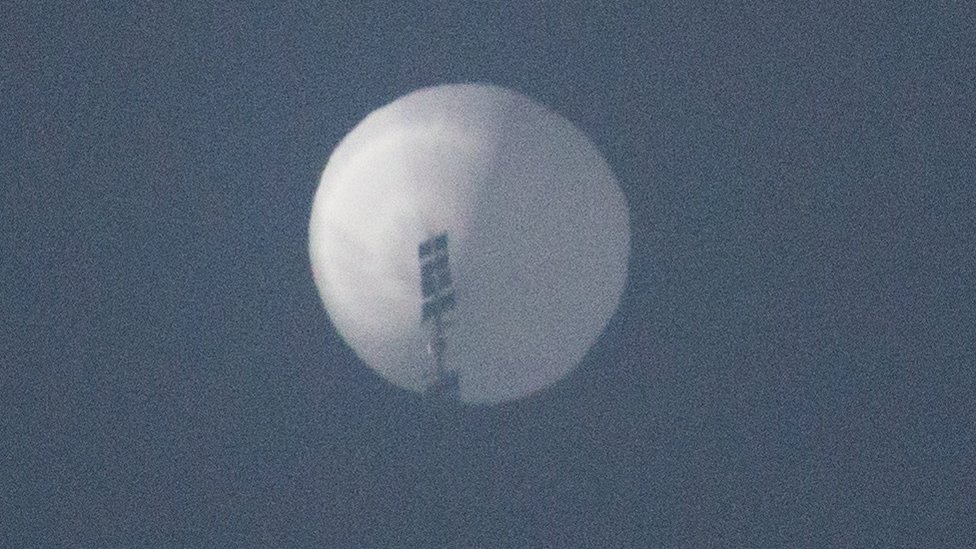 Над США заметили разведывательный воздушный шар. Власти уверены, что он из Китая