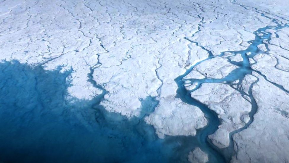 Талая вода с вершины Гренландского ледяного щита может добраться до дна