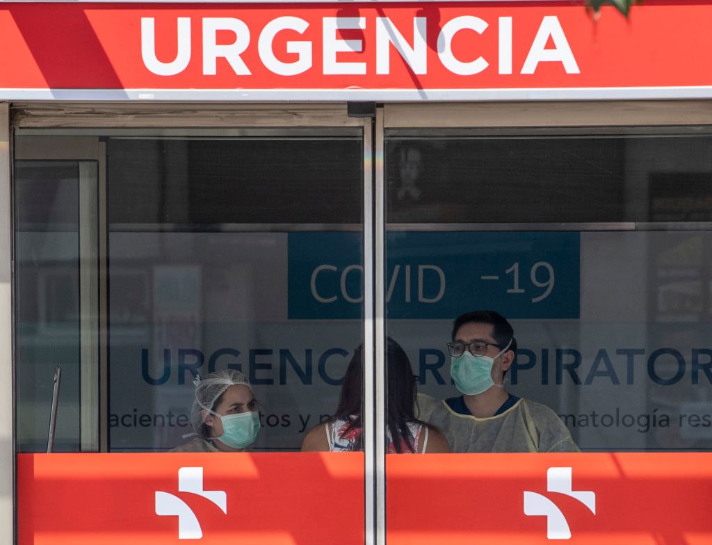 Hospital en Santiago, Chile, recibe a pacientes de covid-19