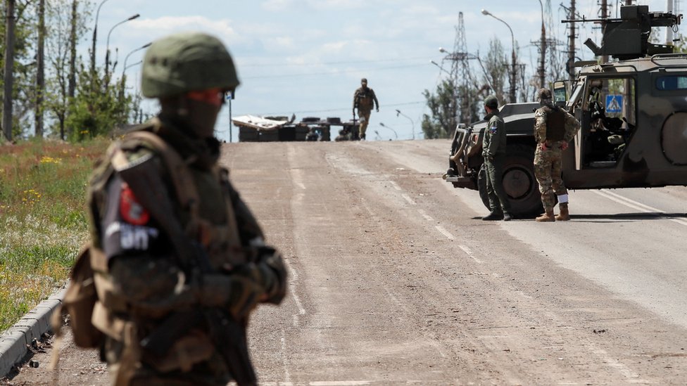 "Важко розрізнити, де бруд, а де труп". Як волонтери ризикують життям ...