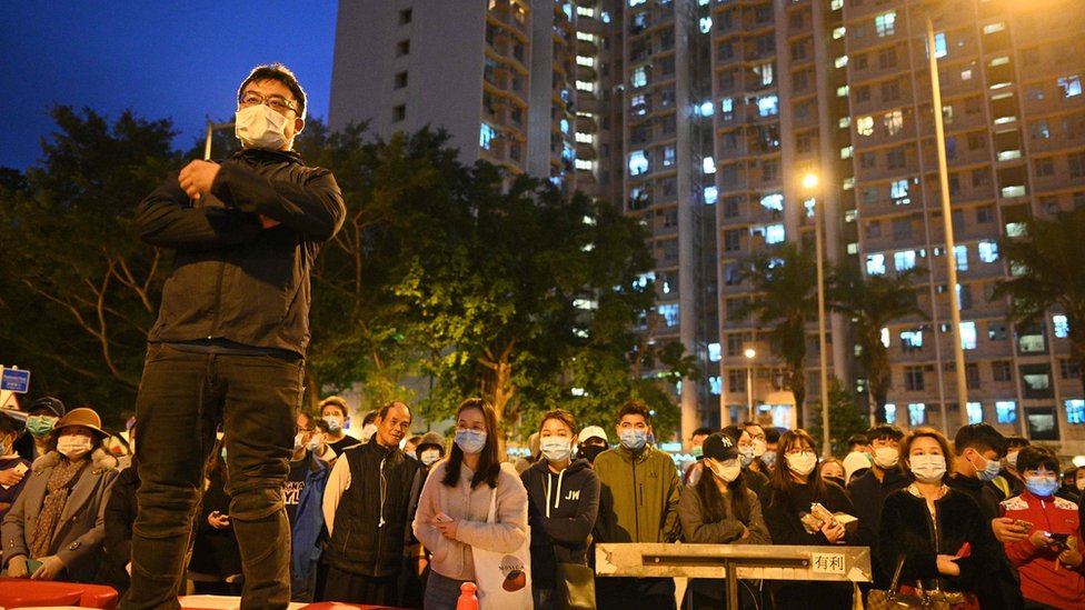新型冠狀病毒疫情爆發後，香港政府先後建議徵用不同地區的設施，隔離可能受感染的人，引發多次示威。