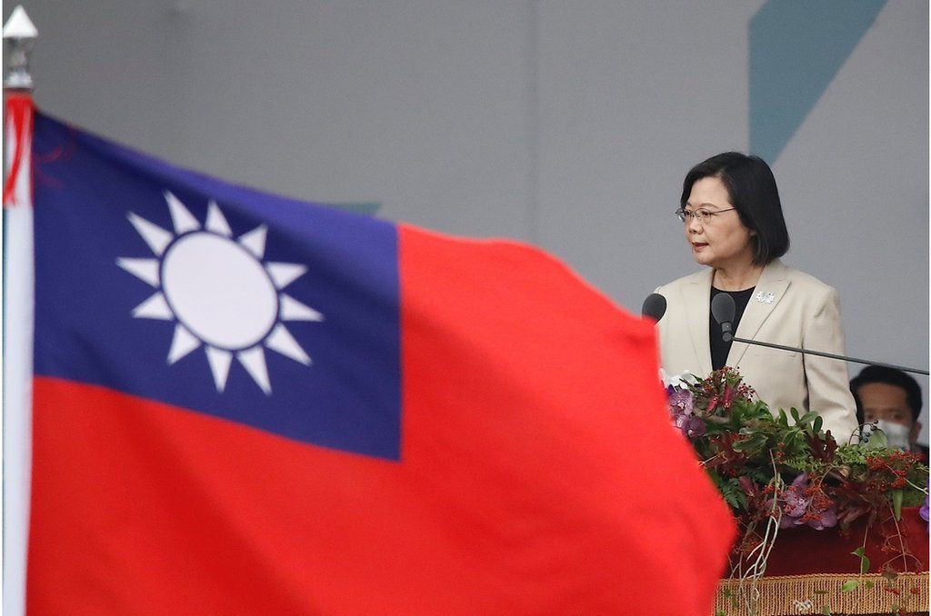 蔡英文在台北總統府外的台灣雙十節慶典上發表講話。