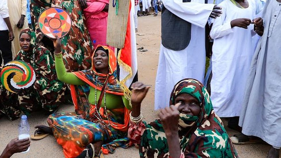 Sudan'da askeri darbe yanlıları protesto şovları düzenledi