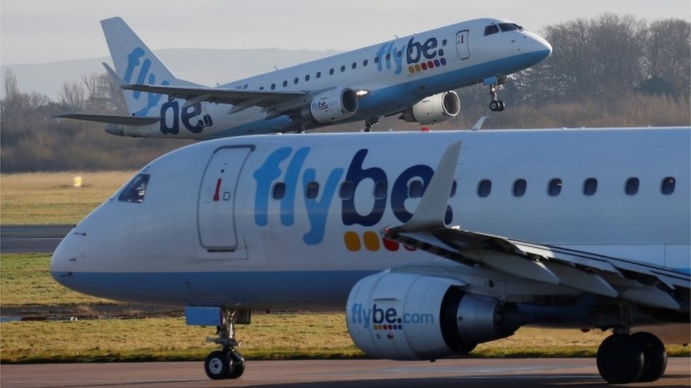 Два самолета Flybe Embraer