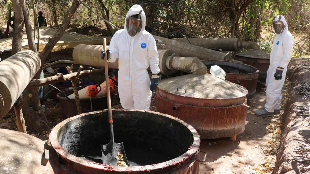 Mexican army seizes tonnes of crystal meth in Sinaloa