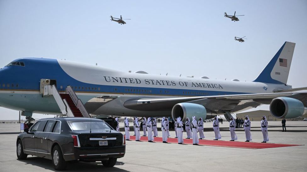 Inside Air Force One as new era beckons for presidential plane - BBC News