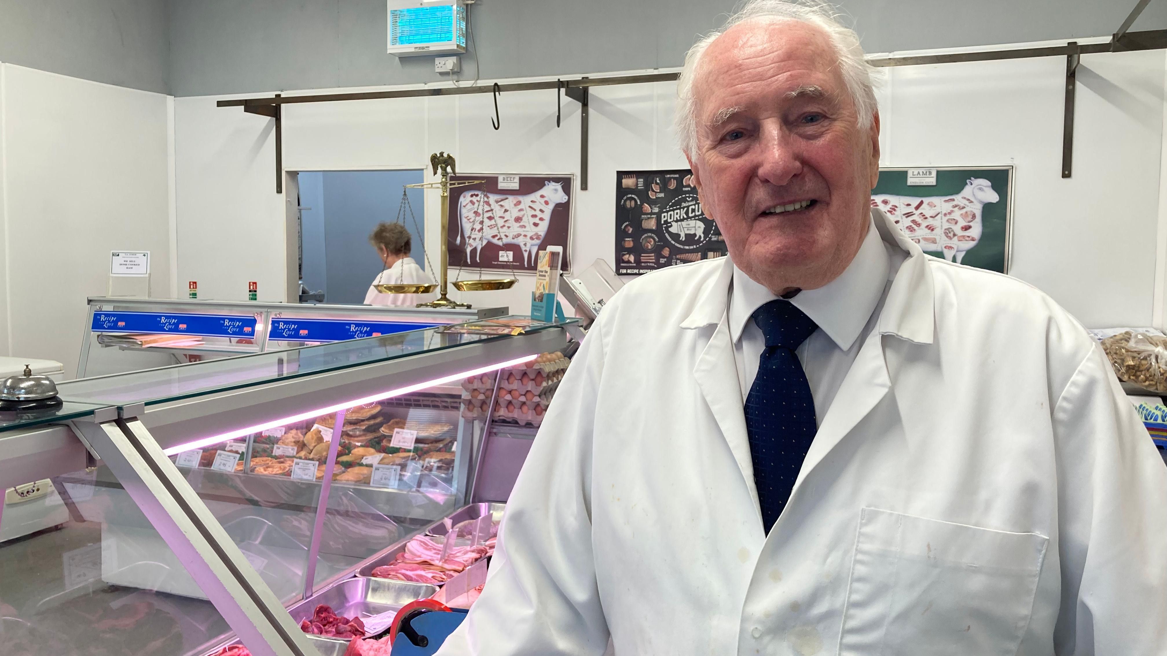 Droitwich butcher, 82, still loves job after nearly 70 years - BBC