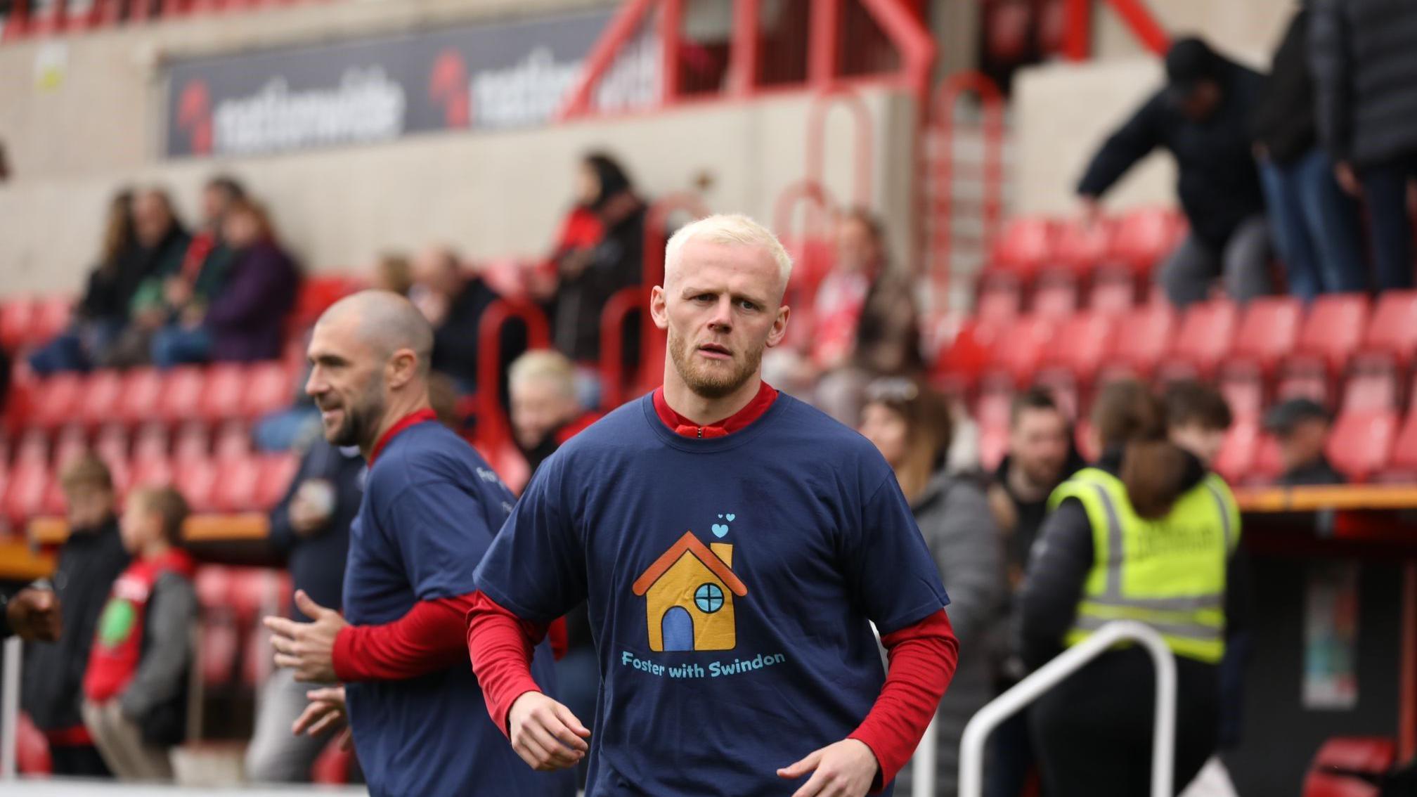 Swindon Town players show support for council's foster carers