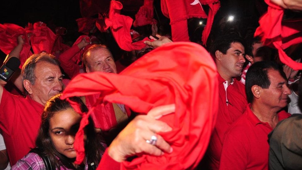 Festejo de simpatizantes colorados en Paraguay.