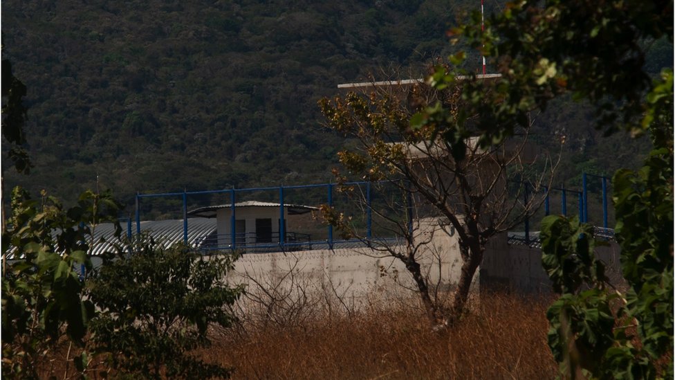 Vista del exterior de la cárcel de El Salvador