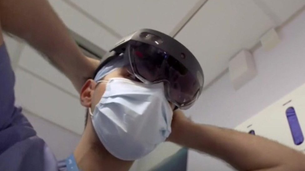 Coronavirus: Mixed reality headsets help medics treat Covid-19 patients