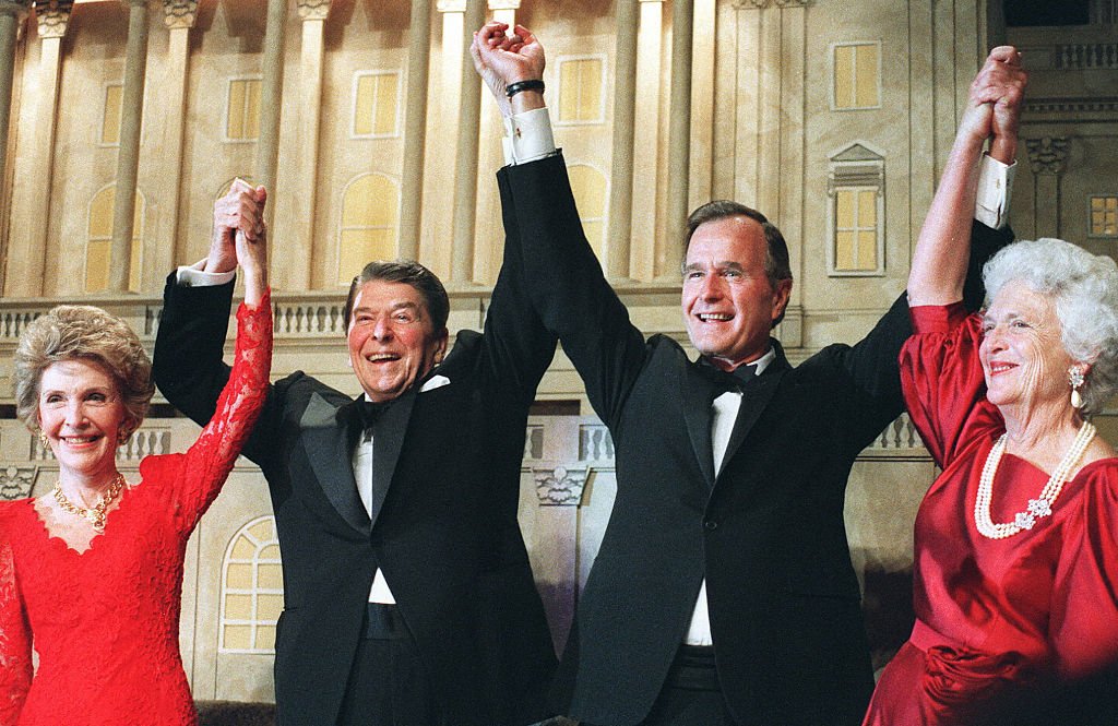 Nancy Reagan, Ronald Reagan, George H. W. Bush y Barbara Bush.