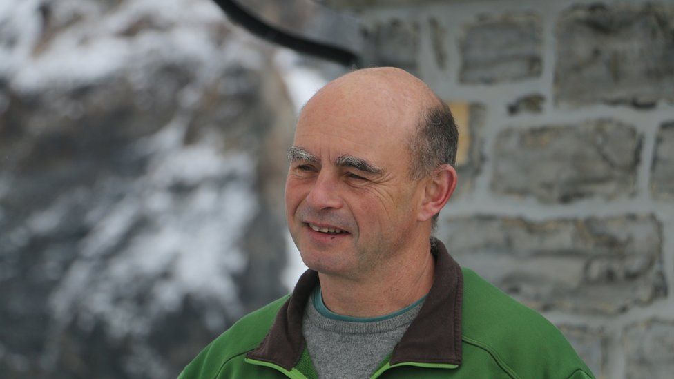 El científico Stefan Reimann ha registrado niveles elevados de gases que provocan calentamiento por todos los Alpes suizos. Stefan Reimann