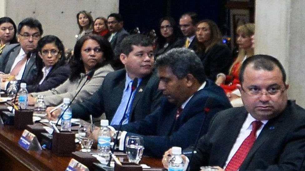 Varios magistrados