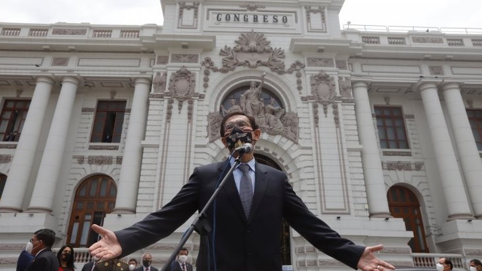 Vizcarra frente al Congreso.
