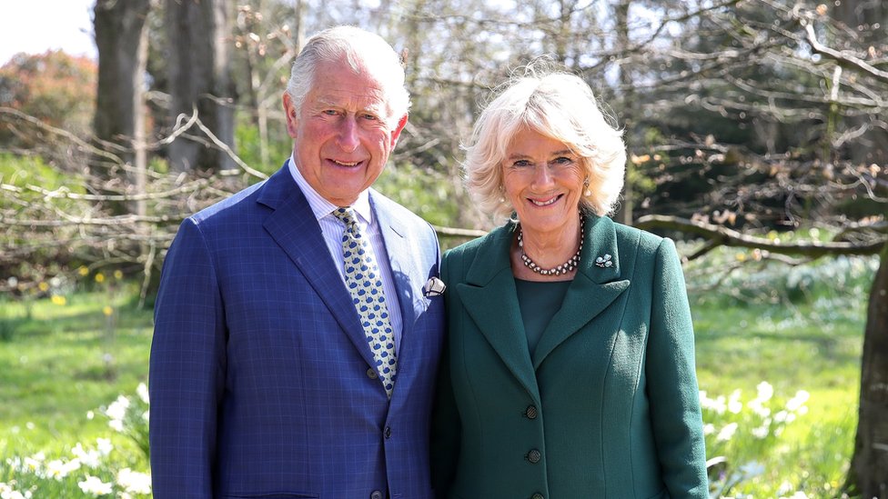 Принц Чарльз и герцогиня Корнуолла присутствуют на открытии замка Хиллсборо 9 апреля 2019 года в Северной Ирландии