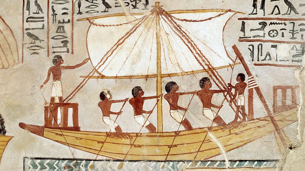 رسوم مصرية قديمة لقارب في مهمة بحرية