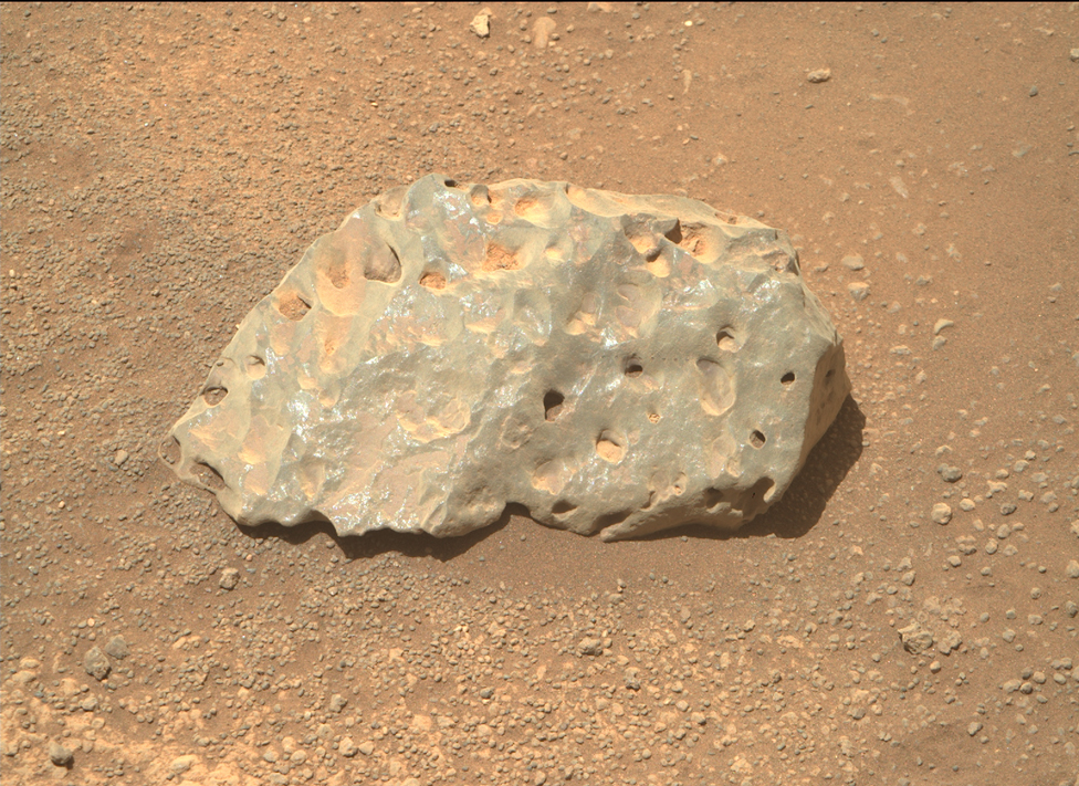 Una roca fotografiada por Mastcam-Z el 28 de marzo de 2021