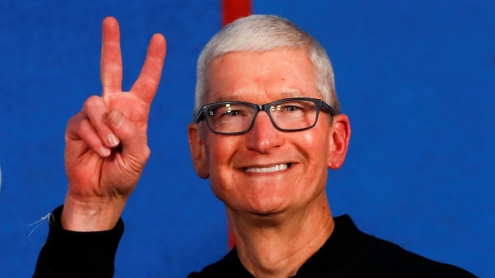 Apple chief executive Tim Cook gets $750m payout