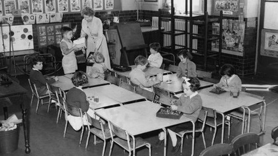 亞洲流感蔓延到英國，但倫敦的學校並沒有關門，40人的班級只有9人出勤，也要繼續上課。