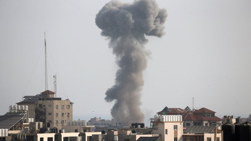 القصف تواصل على غزة طوال الليل.