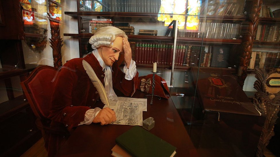 Recreación del filósofo alemán Immanuel Kant en la Biblioteca Estatal y Universitaria de Königsberg, Prusia Oriental.
