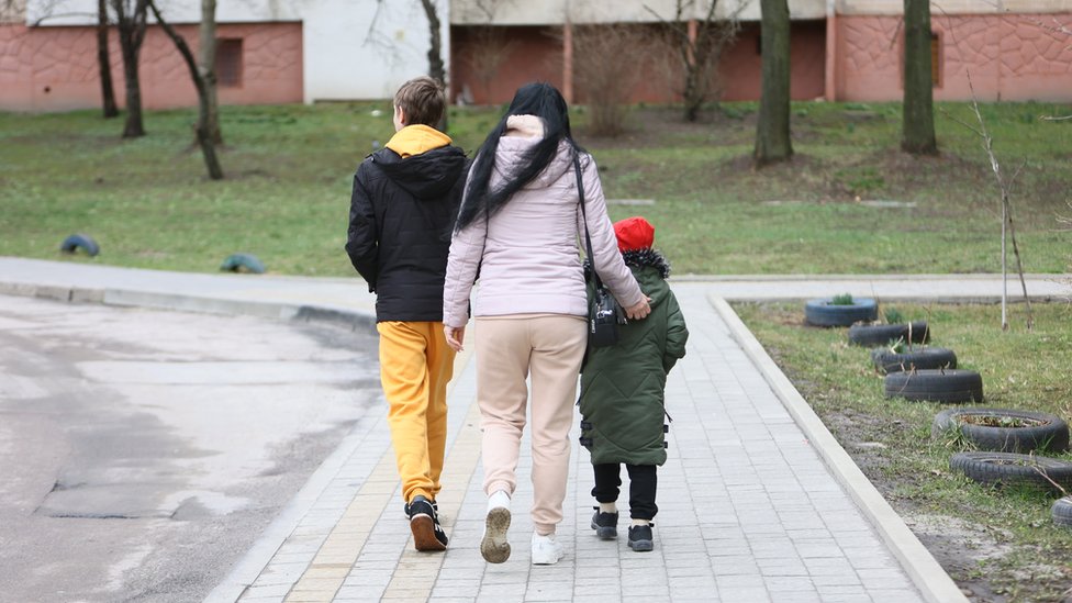Mariupol'den 3 çocuğuyla kaçan anne anlatıyor: '5 yaşındaki oğlum, bir daha bulamayız diye hâlâ ekmek saklıyor'