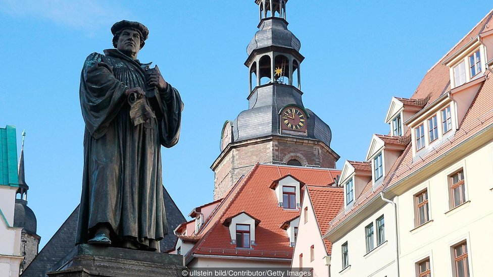 Los textos de Martín Lutero establecieron esa idea del alemán como persona trabajadora y amante de la leyes. Estatua de Martin Lutero