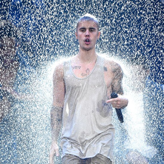 "He estado en gira durante dos años. Espero ahora descansar y relajarme", señaló el artista canadiense. Justin Bieber durante un concierto en Nueva York