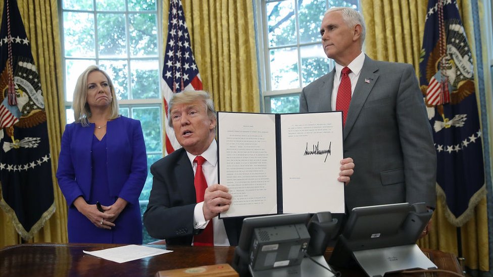 trump firma la orden