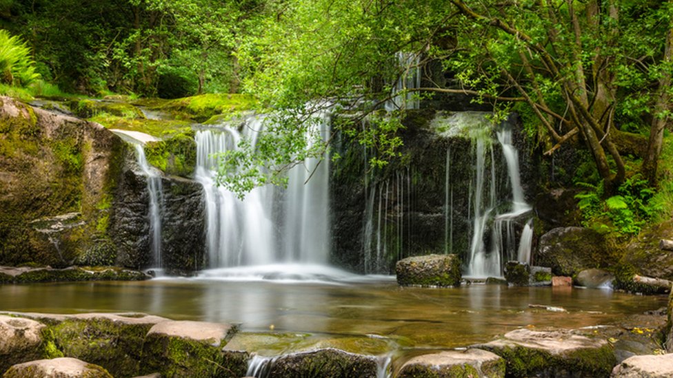 Водопад в национальном парке Брекон-Биконс