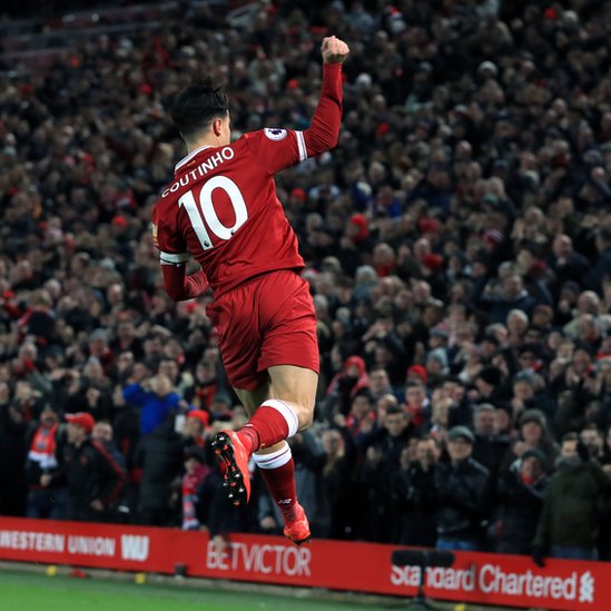 La salida de Coutinho deja al Liverpool con un hueco en su juego ofensivo que podría llenar Sánchez. Coutinho celebra un gol