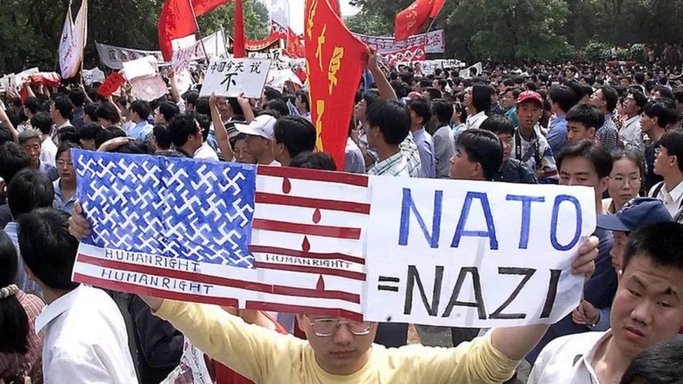 1999年，中國抗議美國轟炸駐南斯拉夫大使館