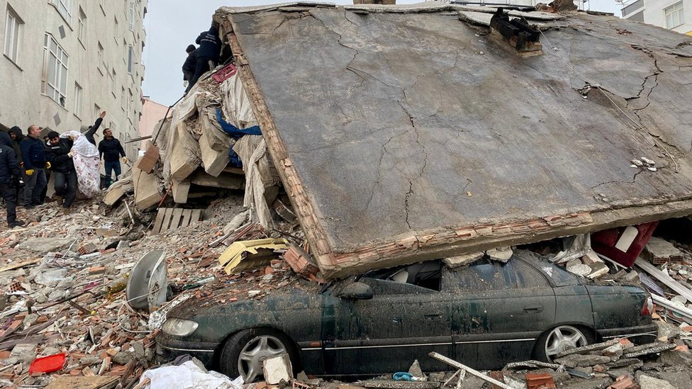 Землетрясение в Турции: более тысячи погибших