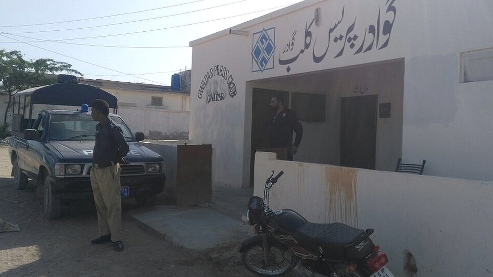 Солдаты охраняют пресс-клуб в Белуджистане
